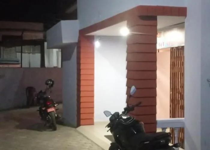 Shree Radha Krishna Hotel *